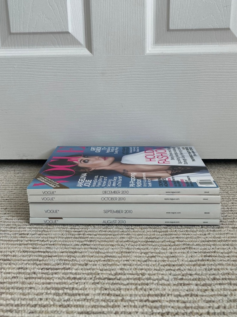 LIKE NEW: Vogue US Magazine Bundle (2010)